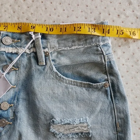 Kancan Women's Distressed Light Wash Jean Shorts - size 5/26 - Picture 12 of 16
